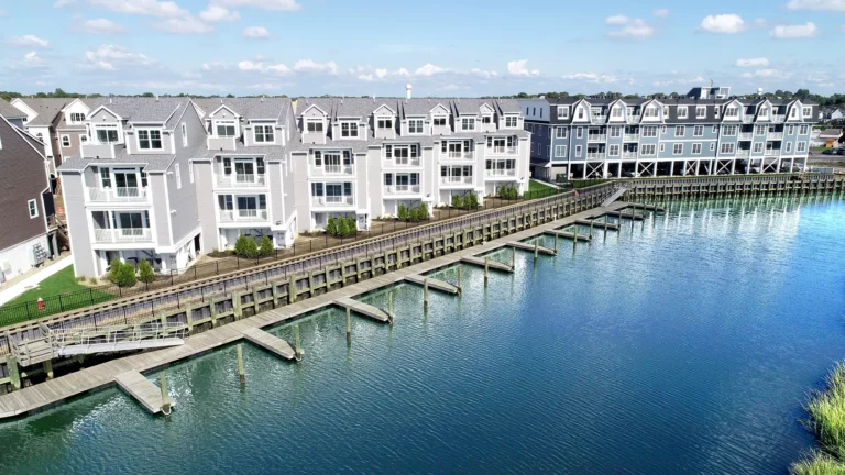 Marina Pointe - Exterior